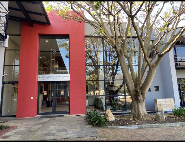 246M² BUSINESS TO LET IN WESTLAKE